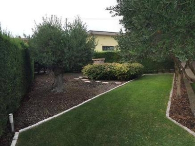 Villa in vendita a Castelnuovo Del Garda