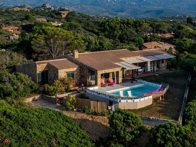 Villa in Vendita in Costa Paradiso a Trinità d'Agultu e Vignola