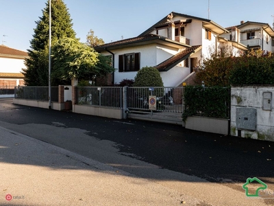 Villa in Vendita in Morandi 10 a San Zenone al Lambro
