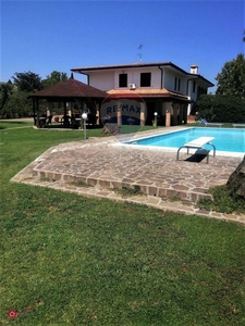 Villa in Vendita in Via Cerreto Alto 1031 a Latina