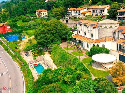 Villa in Vendita in Via Paolo Troubetzkoy a Verbania