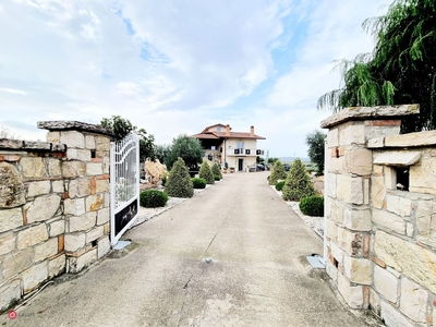 Villa in Vendita in Via Torre Guacci 1 a San Giorgio del Sannio