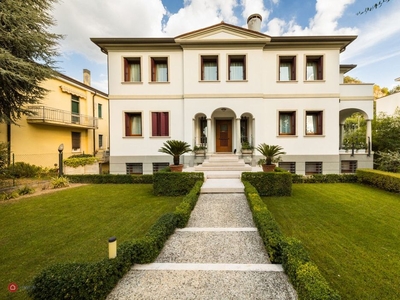 Villa in Vendita in Viale della Repubblica a Monselice