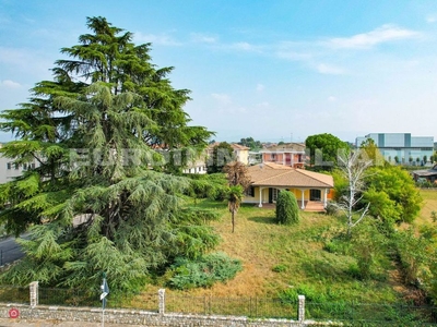 Villa in Vendita in Viale Europa 25 a Cazzago San Martino