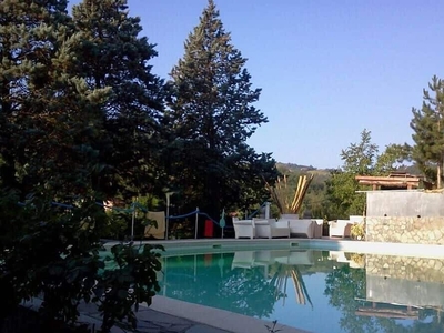 Acqui Terme: Casa con giardino nel Monferrato immersa nei vigneti a due passi dal centro di Acqui