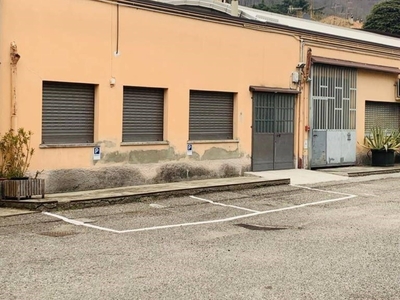 Negozio in vendita a Como via Domenico Pino, 4