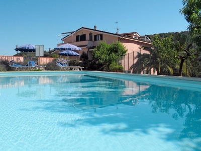 Appartamento a Diano Castello con piscina, barbecue e terrazza