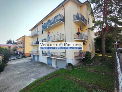 Appartamento in Vendita ad Desenzano del Garda - 210000 Euro