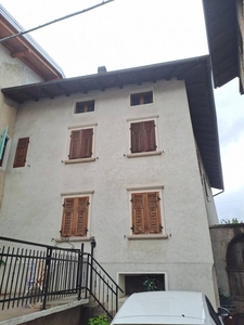 Casa Bi - Trifamiliare in Vendita a Ville d'Anaunia Nanno - Centro