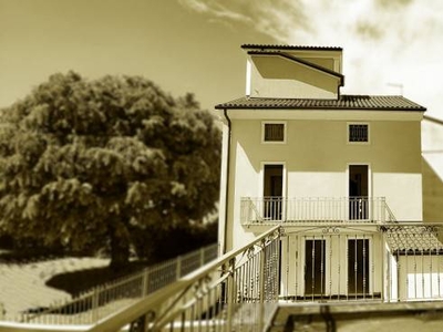 Casa indipendente in Vendita a Vicenza Ponte Degli Angeli - Santa Lucia - San Pietro