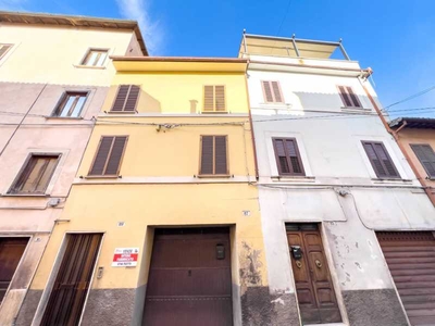 Edificio-Stabile-Palazzo in Vendita ad Rieti - 55000 Euro