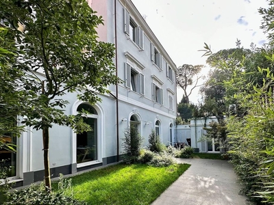 Esclusiva villa di 400 mq in vendita Roma, Italia