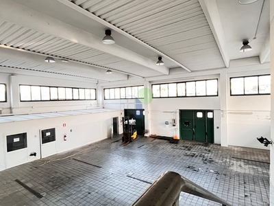 Immobile commerciale in Vendita a Livorno, zona Picchianti, 355'000€, 572 m²