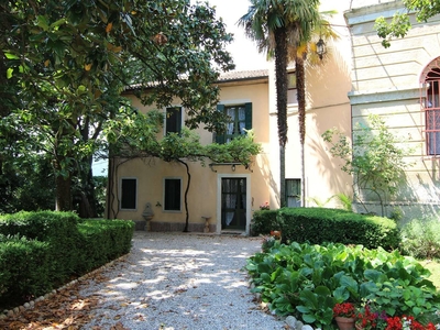 Lussuosa casa vacanze con giardino a Romano D'ezzelino