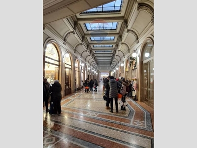 Negozio in Vendita a Milano, zona Centro Storico, 950'000€, 95 m²