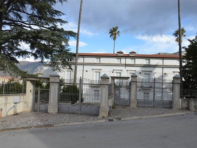 Palazzo ristrutturato in zona Pignano a Lauro