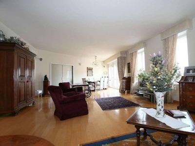 Prestigioso appartamento in vendita Milano, Italia