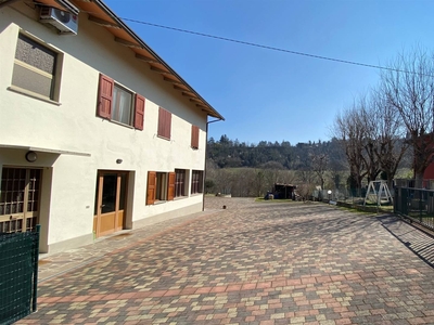 Rustico casale in Via Ghiandolino 14 in zona Tre Monti a Imola