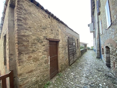 Rustico casale in Vigoleno, Vernasca, Emilia Romagna, Italia in zona Vigoleno a Vernasca