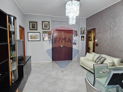 Trilocale in Vendita a Salerno, zona Carmine, 266'000€, 98 m²