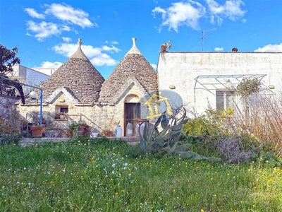 Trulli in Via Alberobello a Castellana Grotte