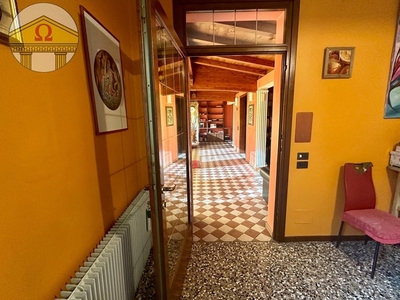 Villa bifamiliare in Vendita a Treviso, zona Fuori Mura, 325'000€, 200 m²