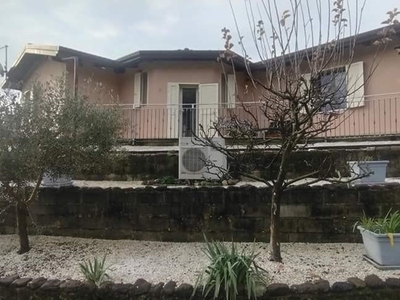 Villa in Vendita a Massa, zona Romagnano, 459'000€, 170 m²