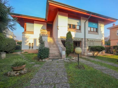 Villa in Vendita ad Montecchio Maggiore - 270000 Euro