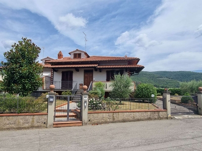 Villa in Via Puccini 11 in zona San Giustino Valdarno a Loro Ciuffenna