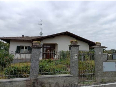 Villa in Via Villa Rongio 4 a Olgiate Comasco