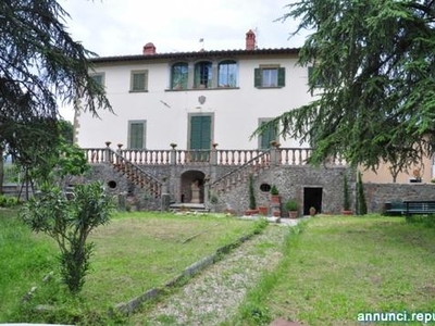 Arezzo vendesi villa 16 vani 840 Mq