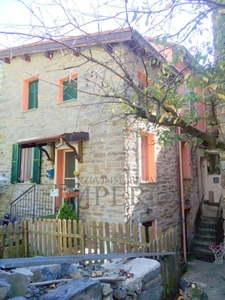 Casa indipendente in Via IV Novembre - Buggio, Pigna