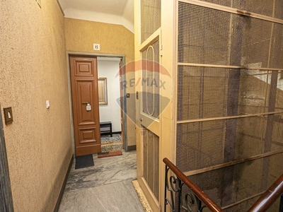Appartamento in Affitto a Genova, zona Castelletto, 800€, 103 m²