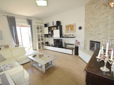 Appartamento in Vendita a Grosseto, zona Roselle, 215'000€, 145 m²