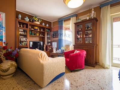 Appartamento in Vendita a Palermo, zona Zisa, 175'000€, 135 m²
