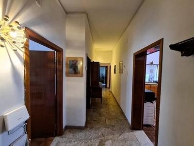 Appartamento in Vendita a Siena, 300'000€, 126 m², arredato, con Box