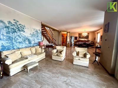 Appartamento in Vendita a Varese, zona Masnago, 349'000€, 350 m²