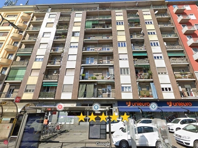 Appartamento in Vendita in Viale Lucania a Milano