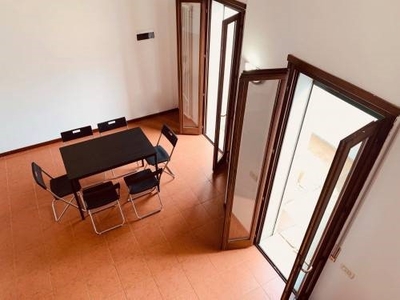 Bilocale in Affitto a Vicenza, zona V.le Crispi-S. Lazzaro-Cattane, 600€, 47 m², arredato