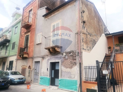 Bilocale in Vendita a Catania, zona Zona semicentro, 73'000€, 62 m²