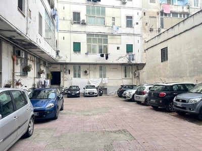 Bilocale in Vendita a Napoli, 118'000€, 70 m²