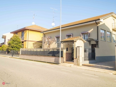 Casa indipendente in Vendita in Via Pier Lombardo a Novara