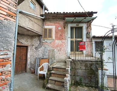 Casa indipendente in Vendita in Via Umberto 1 a Viterbo
