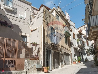 Casa indipendente in Vendita in Vico Maura 16 a Catania