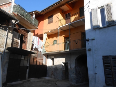Casa semi indipendente da ristrutturare a Gozzano