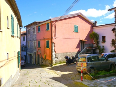 Casa semi indipendente in vendita a Carrodano La Spezia Carrodano Superiore