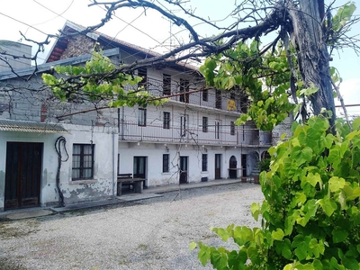 Casa singola da ristrutturare in zona Sazza a San Maurizio D'Opaglio