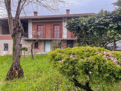 Casa singola in Frazione Crociglia in zona Crociglia a Zavattarello