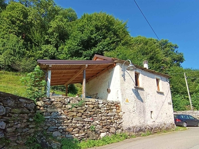 Casa singola ristrutturata in zona Briallo a San Maurizio D'Opaglio