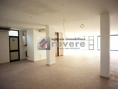 Immobile commerciale in Vendita a Treviso, zona S. Maria del Rovere, 125'000€, 156 m²